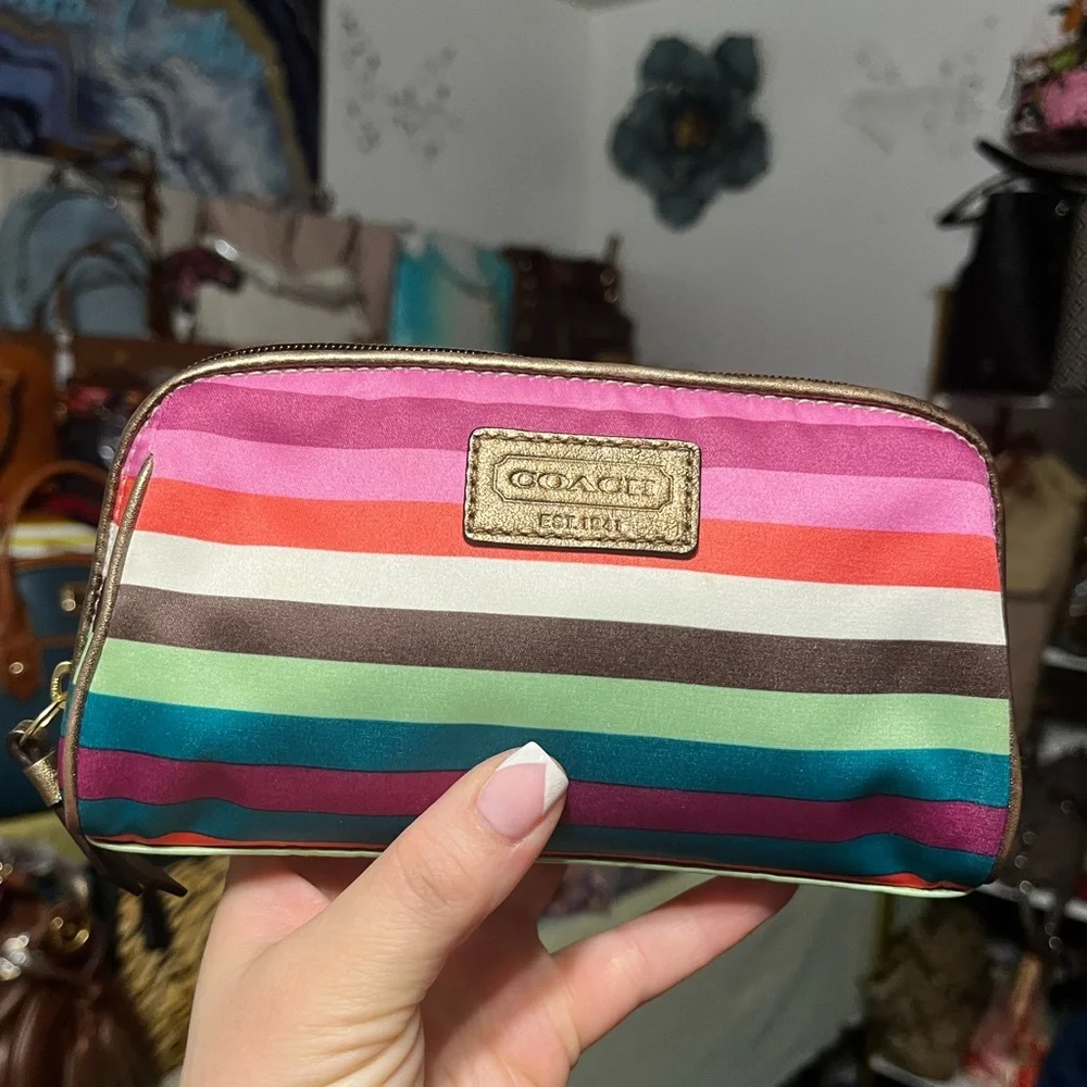 希少　COACH Turn Lock Legacy Stripe pouch Coach Signature Monogram Legacy Turnlock Bag (Striped Interior